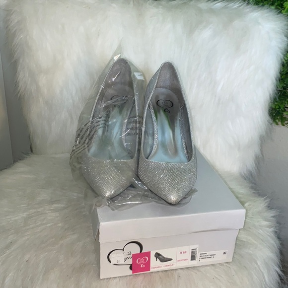 Shoes - Picture 4 of 4